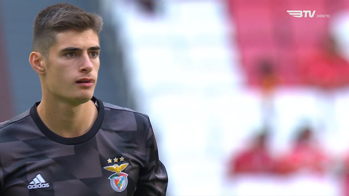 Tudo a votar no António Silva.

tuttosport.com/sondaggi/calci…
