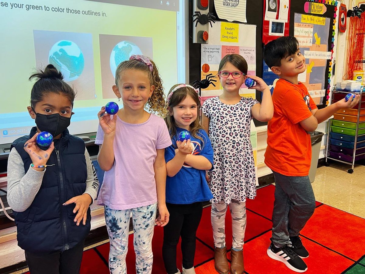 MissMessina1st's tweet photo. We created Earths 🌍 last week! This hands on visual serves to further support our understanding of the Earth’s rotation. We are excited to continue learning about the Sun &amp; Our Night Sky! 🌏 ☀️ #WeArePlainedge https://t.co/WR5ECKhDyY