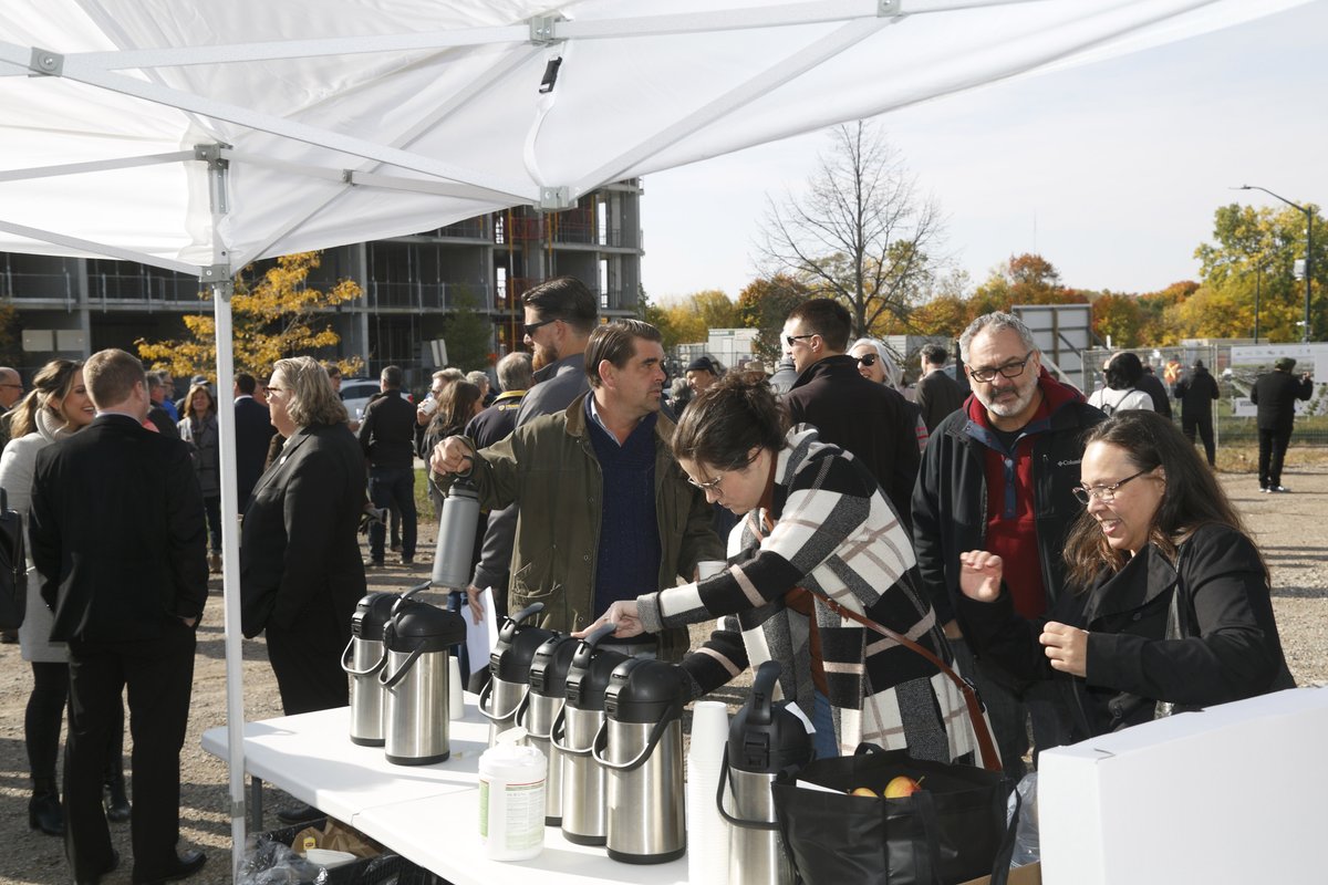 LdnCommFdn's tweet image. Thankyou to everyone who came out this morning to make our celebration of Vision SoHo so special! Such fantastic support from the community in #LdnOnt! For more information, see visionsoho.ca