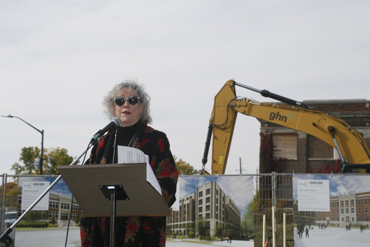 LdnCommFdn's tweet image. Thankyou to everyone who came out this morning to make our celebration of Vision SoHo so special! Such fantastic support from the community in #LdnOnt! For more information, see visionsoho.ca