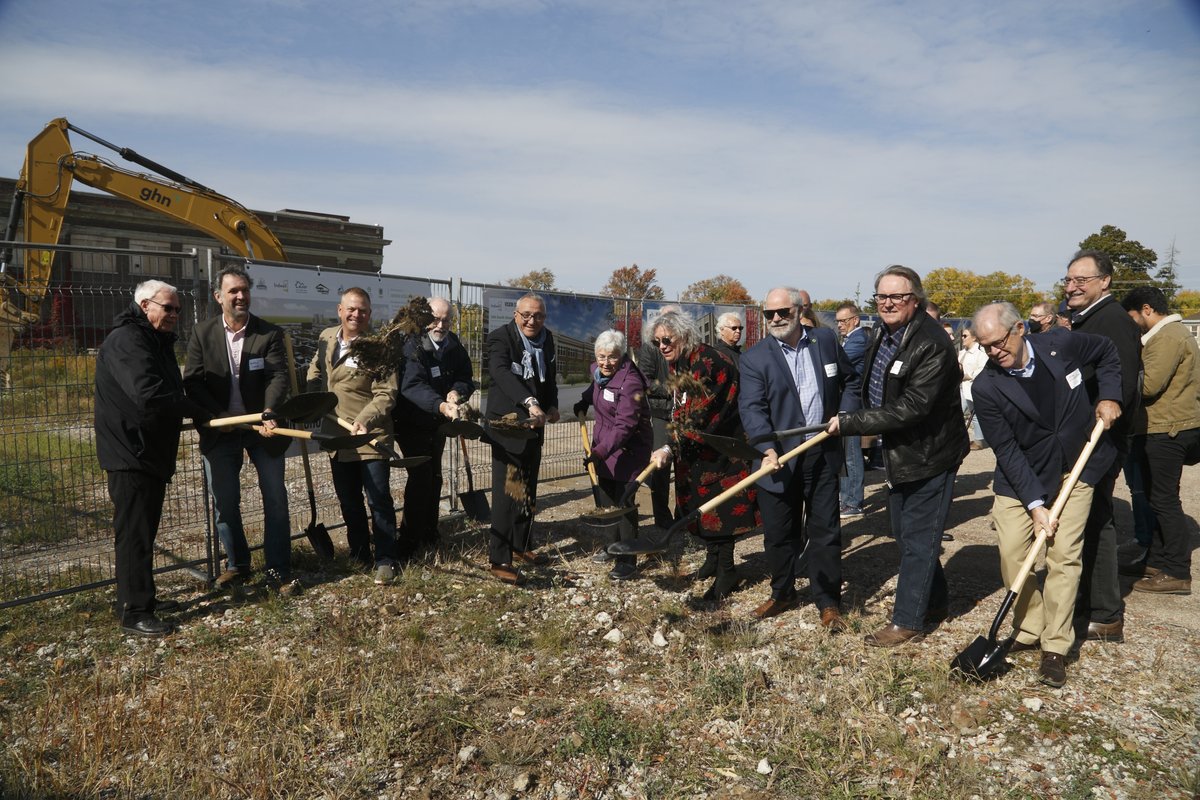 LdnCommFdn's tweet image. Thankyou to everyone who came out this morning to make our celebration of Vision SoHo so special! Such fantastic support from the community in #LdnOnt! For more information, see visionsoho.ca