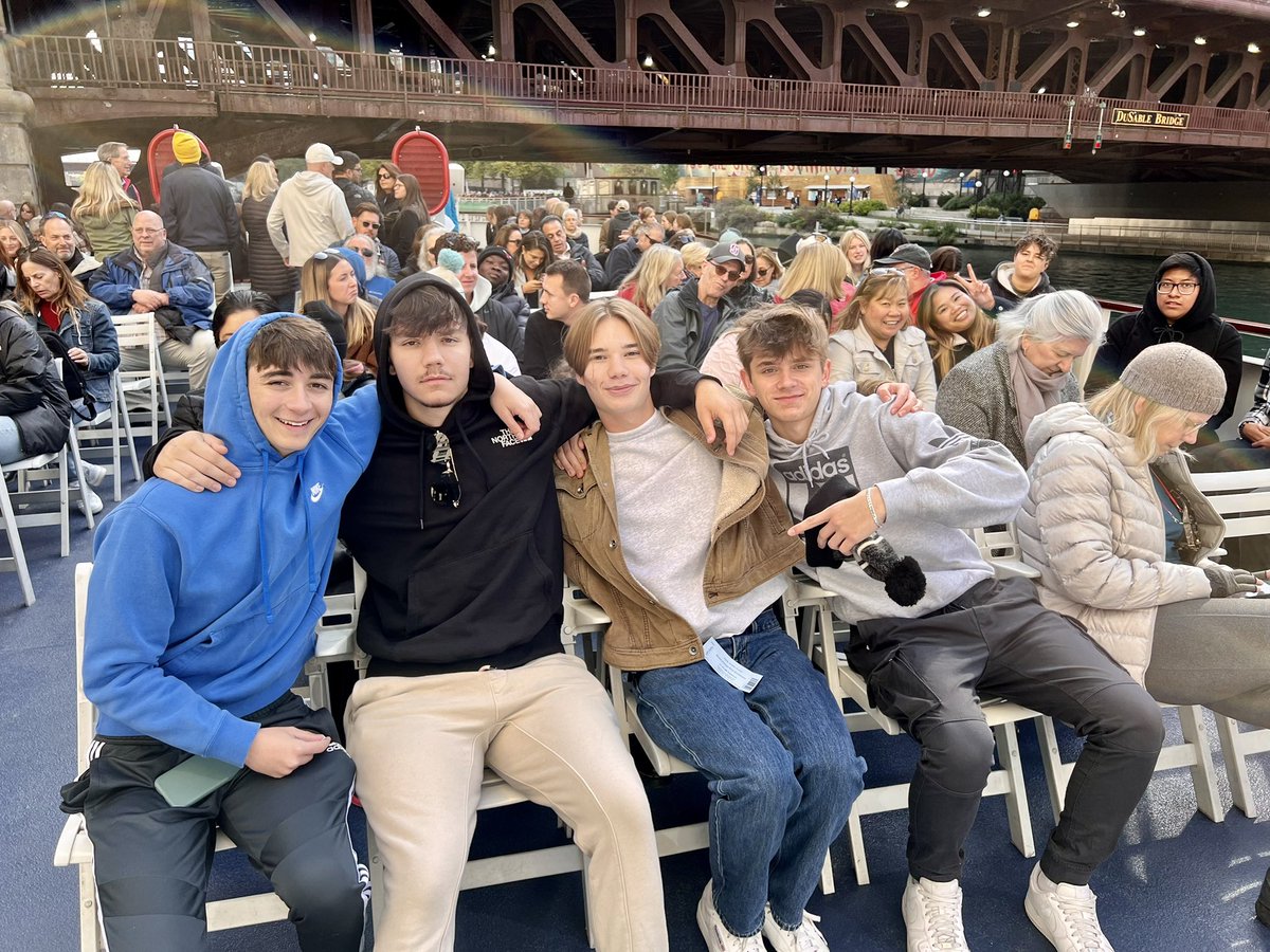 HUMANITIESofPHS's tweet photo. @HUMANITIESofPHS experienced the beautiful architecture of Chicago on a @wendellaboats river tour with the AMAZING Kenny as our guide! #bestbigcityintheus #experiencesmatter https://t.co/euwortKa1G