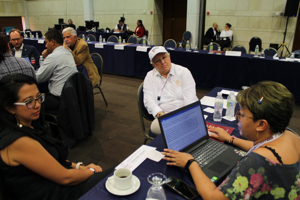 coalicionve's tweet photo. A esta hora, representantes de organizaciones de la Coalición por Venezuela, que integran las mesas de trabajo, discuten sobre temas de interés junto a representaciones de cooperación internacional, donantes y sector privado @OIM_RRMV #DO22 https://t.co/Ri4FooXhj5