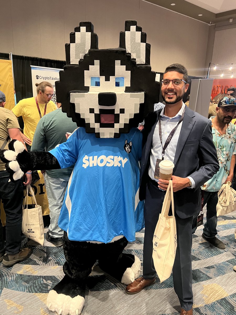 KaizenCrypto's tweet photo. Hangin out with this doggo! Having fun at #RareBloomEvent 😄
@hoskytoken https://t.co/JCrjhheZxC
