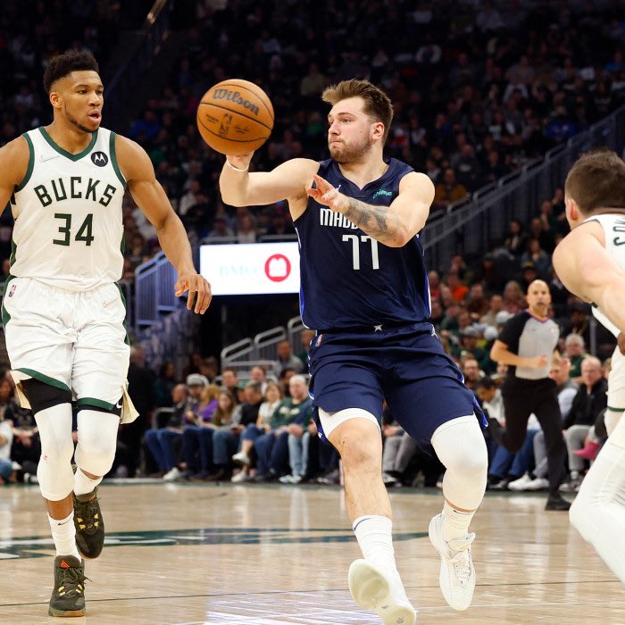 RTNBA's tweet photo. B/R Predicts The Top 10 NBA Players for 2022-23 Season:

1. Giannis Antetokounmpo
2. Nikola Jokic
3. Luka Doncic
4. Steph Curry
5. Kevin Durant
6. Joel Embiid
7. Jayson Tatum
8. LeBron James
9. Kawhi Leonard
10. Ja Morant https://t.co/IwYVSlfWOx