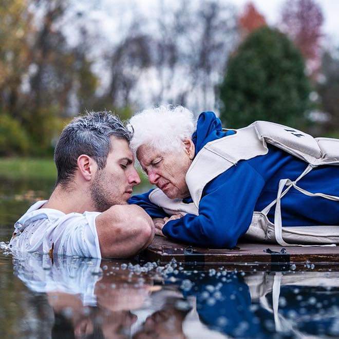 eliistender10's tweet photo. This is truly joyous, 95-Year-Old Grandma &amp; her grandson dress-up In ridiculous outfits https://t.co/Dis2nlQdfh
