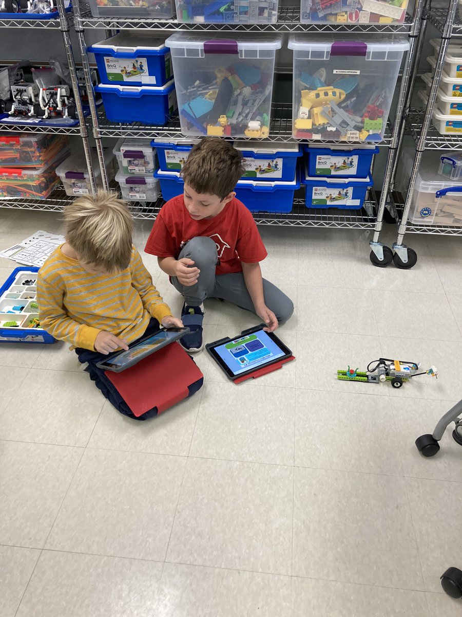 MrsDalbecsClass's tweet photo. STEM Boot Camp #1 was a success!@SarahDowdy1 @Lines220 @Lines_Principal https://t.co/YRCRfzn3Yn
