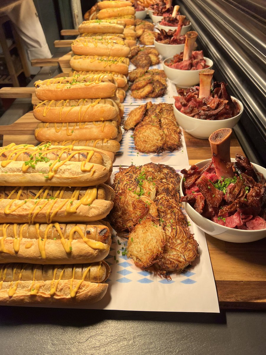 holroyd_at's tweet photo. Celebrating #Oktoberfest2022 tonight @TrinitySeniorSc @BSAboarding  @HolroydHowe #trinitylife https://t.co/zoOV68YXDt