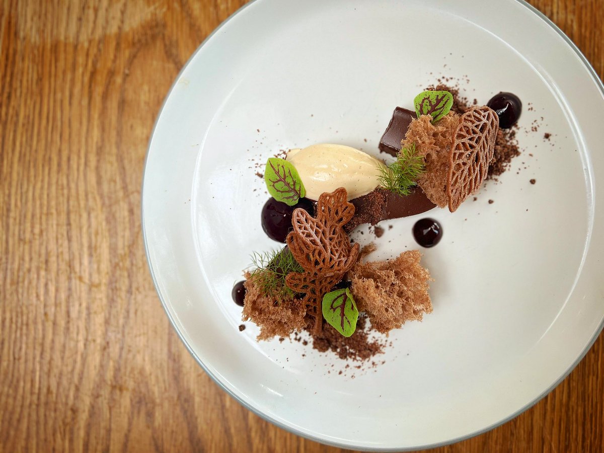 chef_bennetts's tweet photo. Ale chocolate torte 
Blackberry,chocolate sponge,crumb,ale Chantilly cream.
Using our bolster blood ale 

@DriftwoodSpars 
@ForestProduce https://t.co/ThzhaJx93k