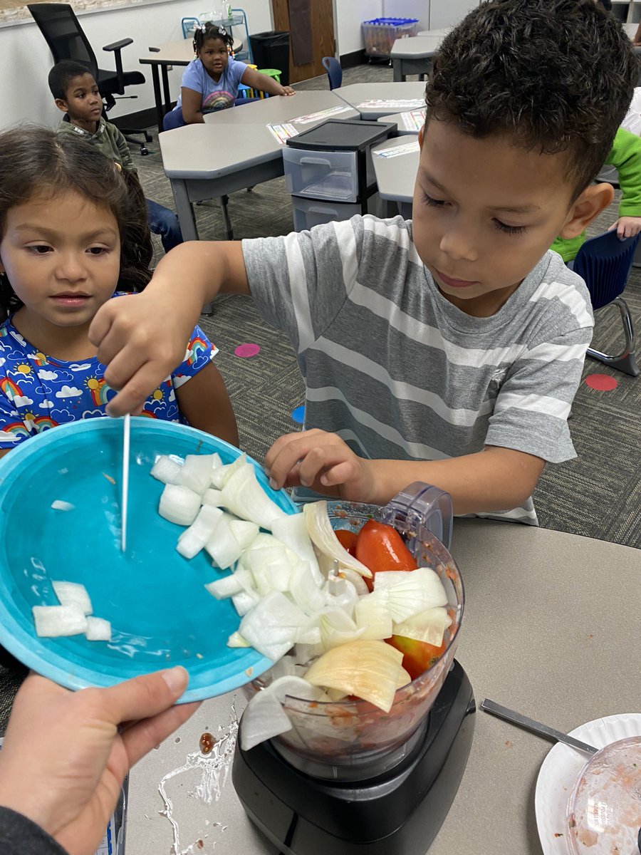 MrsJessCosman's tweet photo. First grade celebrated Hispanic Heritage Month by rotating to different classrooms to experience different parts of Hispanic cultures. In Mrs. Cosmanβs class, we made homemade salsa to have as a snack! #ic2223 #onlyatIC #ICallthetime https://t.co/UAoouD0TeD
