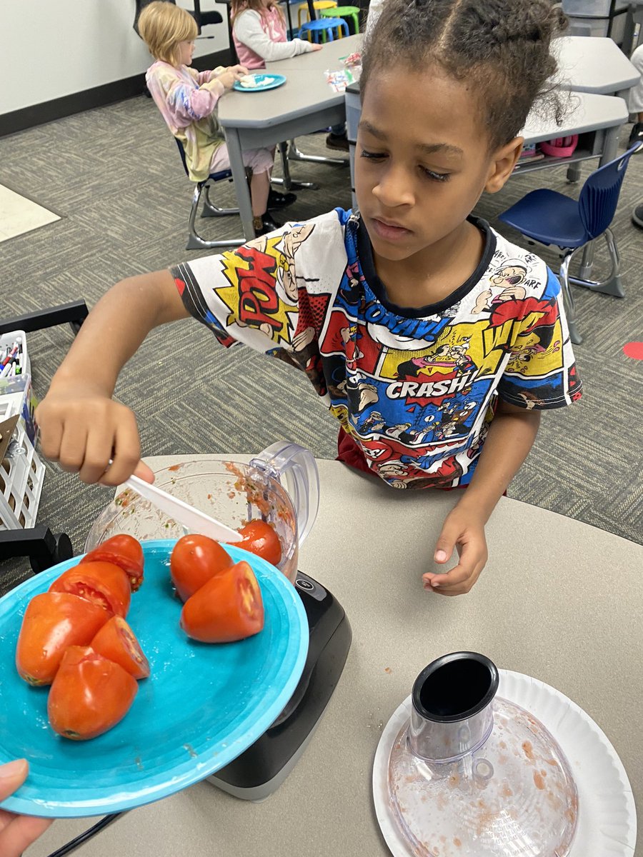 MrsJessCosman's tweet photo. First grade celebrated Hispanic Heritage Month by rotating to different classrooms to experience different parts of Hispanic cultures. In Mrs. Cosmanβs class, we made homemade salsa to have as a snack! #ic2223 #onlyatIC #ICallthetime https://t.co/UAoouD0TeD