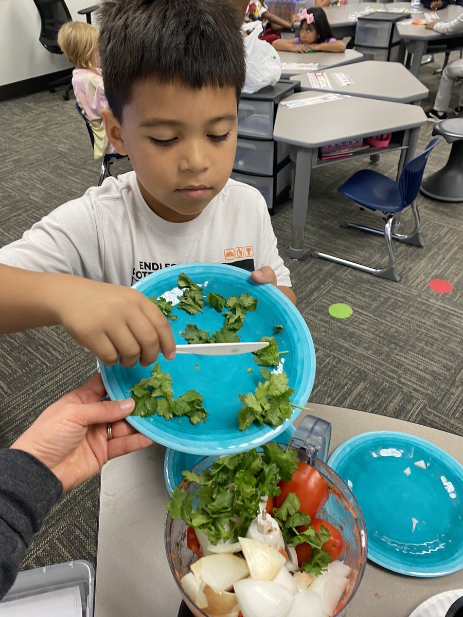MrsJessCosman's tweet photo. First grade celebrated Hispanic Heritage Month by rotating to different classrooms to experience different parts of Hispanic cultures. In Mrs. Cosmanβs class, we made homemade salsa to have as a snack! #ic2223 #onlyatIC #ICallthetime https://t.co/UAoouD0TeD