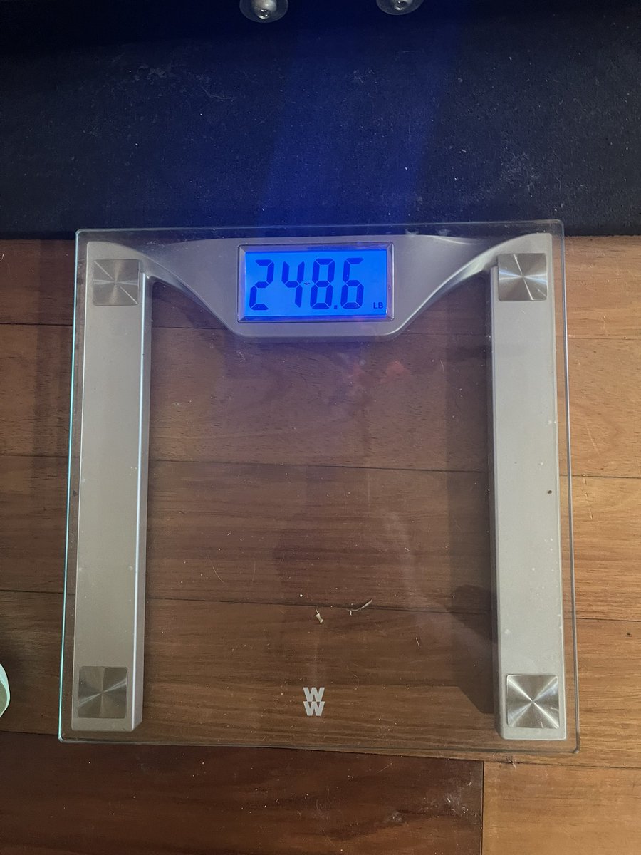 manoa_journal's tweet photo. The 250 wall was hard to break boys, but we down 47 lbs in 3.5 months now 🤙🏼 bless https://t.co/Fcqx2MRMlG