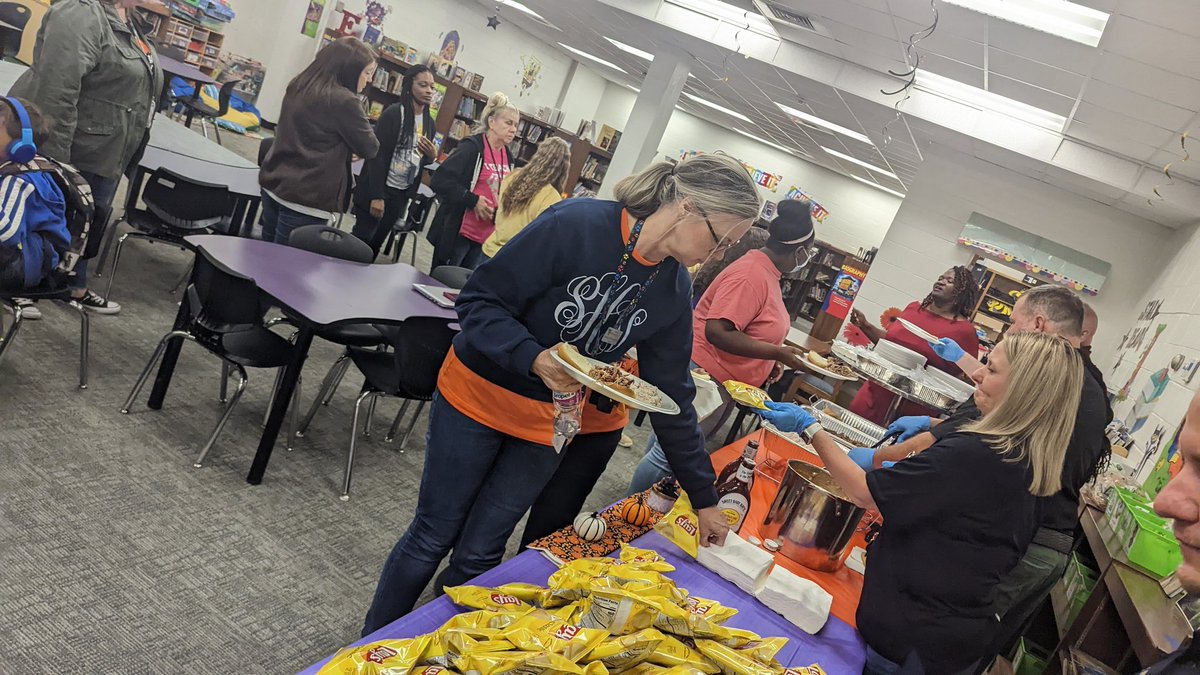 HES_HCS's tweet photo. We cannot thank our Hampton PD and Mayor Tarpley enough for the yummy BBQ lunch today and recognizing our TOTY. We feel the love 💕 https://t.co/2SBDwppvV4