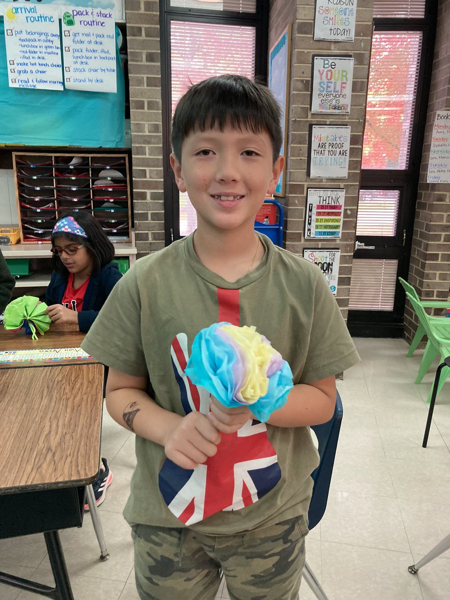 MrsDalbecsClass's tweet photo. Thank you so much to Mrs. Karabetsos for teaching us all about her Mexican culture! Our first Culture Corner was amazing! #webelong220 @Lines220 @Lines_Principal @barrington220 https://t.co/mnyqNpXvxq