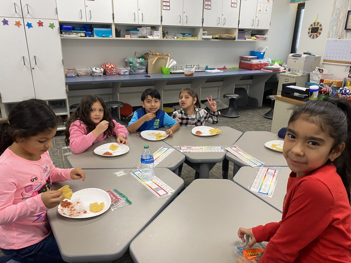 MrsJessCosman's tweet photo. Eating chips and our homemade salsa with our friends was a great way to end Hispanic Heritage Month! #ic2223 #onlyatIC #ICallthetime https://t.co/MwphrNrPuX