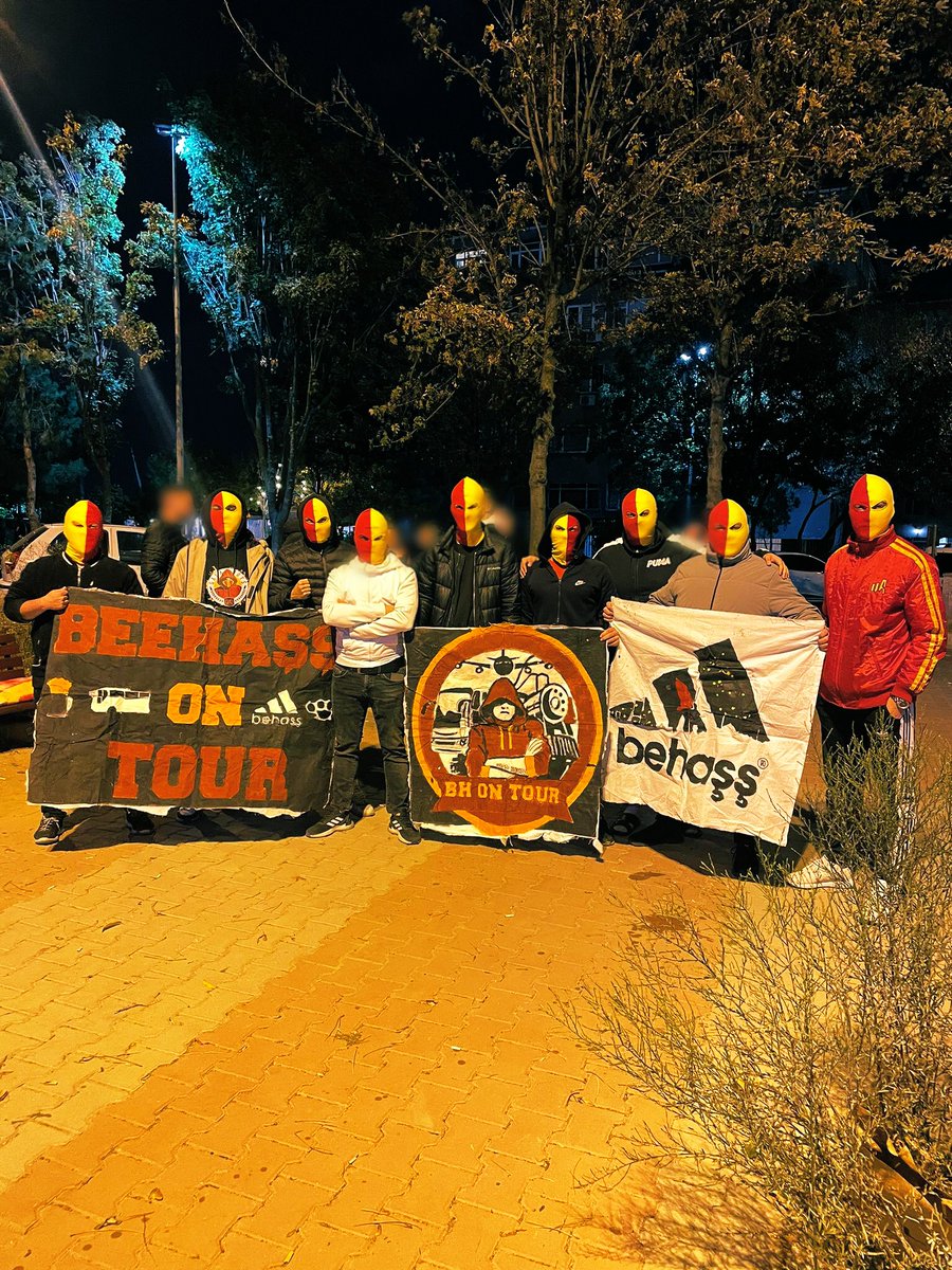BEEHAASS! tweet media