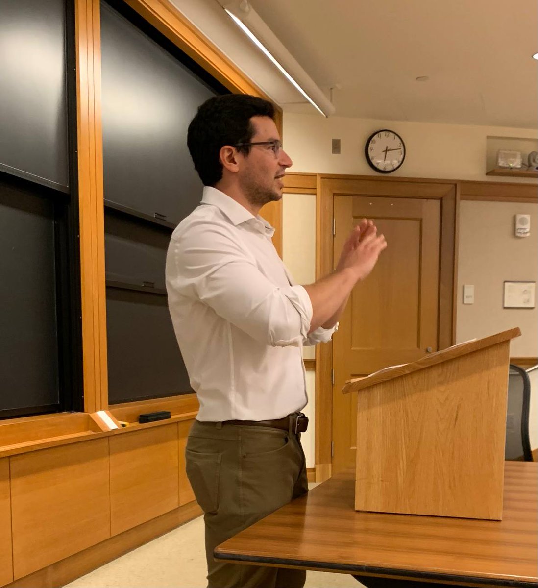 #BlockchainEducation This week, XinFin Advisor Professor Dustin Sebell spoke about crypto and the #XDCNetwork as a distinguished guest lecturer at @Harvard_Law To learn more, visit: hls.harvard.edu/courses/the-po…