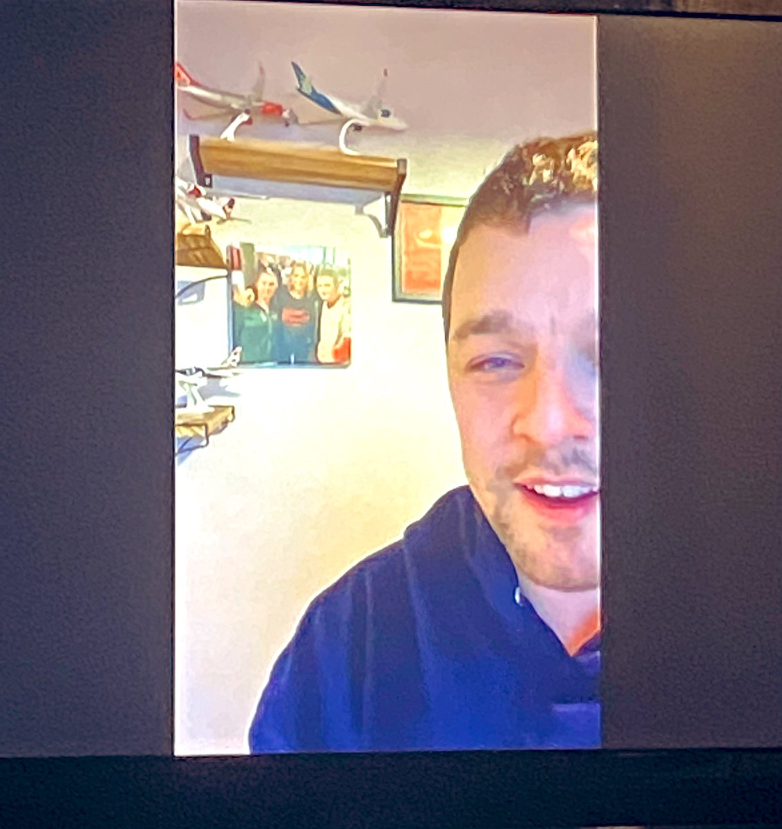 K_A_W_96's tweet photo. On the big screen lad @spotting_mike @mikeysj_1996 #Drawtime #Aviationgeeks https://t.co/tCnxQeGjS6