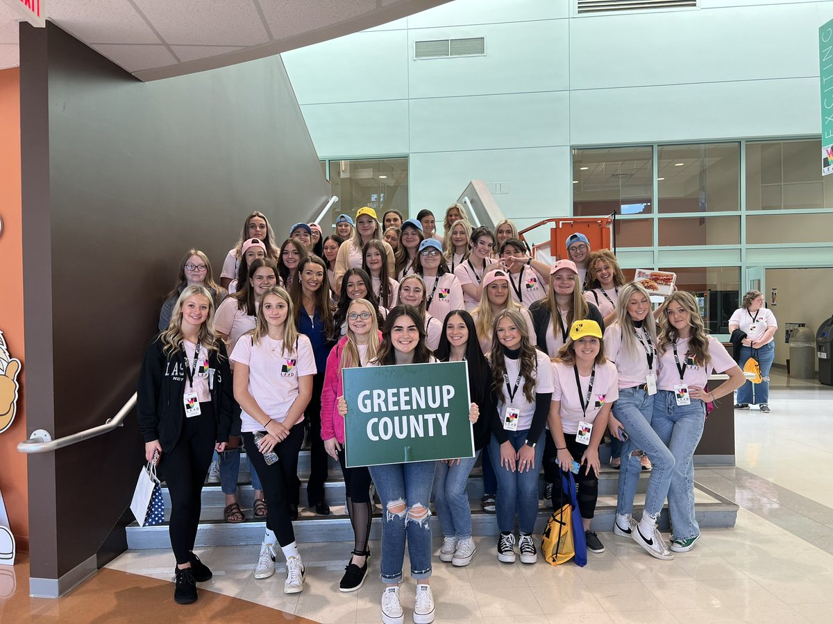 KamSlateGC's tweet photo. GCHS had the #BestDayEver at ACTC today. After attending today’s #YWLAshland event, these 11th grade Musketeers are ready to take on the world as they practice their ABCs: Always Be Confident! #BelieveInGC https://t.co/HKKXGxGUsP