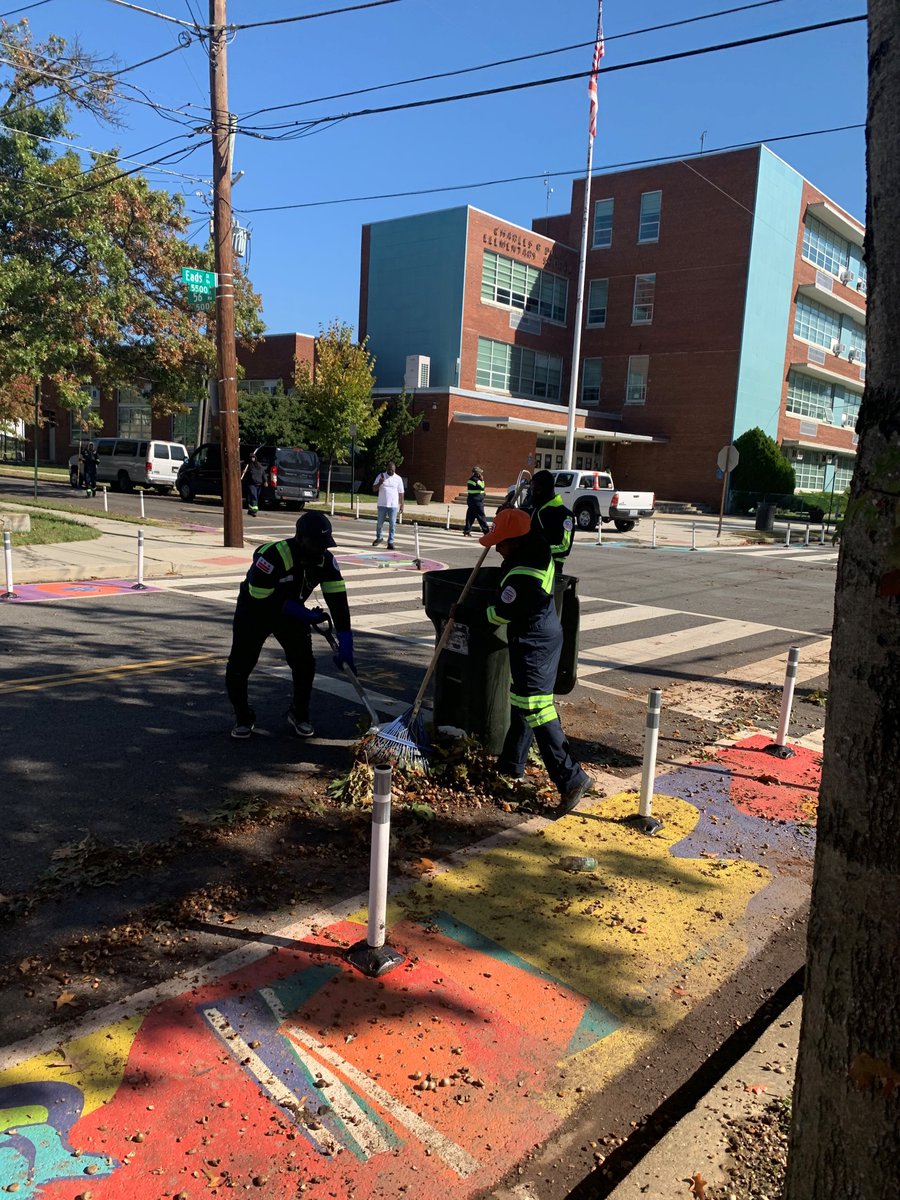 truthshallnlwh's tweet photo. Beautiful Day in the Clean City! #FreshforFall Cleanup today on Eads St NE. Thank you to our partnering agencies for continuing to make a #TrashFreeDC! https://t.co/16MCXXK9n8