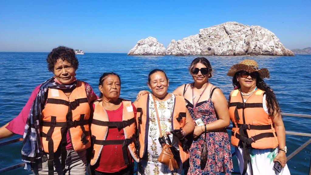 DIF_NMX's tweet photo. ¡En el mar todo es felicidad! 🏖️ 

En los Campamentos Recreativos del #SNDIF se garantiza el derecho a la recreación y descanso de las personas adultas mayores, personas con discapacidad #PcD, niñas, niños y adolescentes para así mejorar su bienestar y calidad de vida. https://t.co/CbsB0Wx6BK
