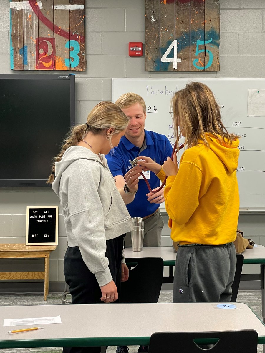 MerrickMedical's tweet photo. Fun day at the CCHS Career Fair 2022!
#worksomewhereawesome #knowthewayshowtheway https://t.co/GJA8TUu4F1