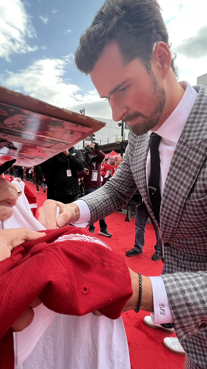 janemgonz's tweet photo. Your @DetroitRedWings Captain! #lgrw #hockeybutt #redcarpetwalk https://t.co/2QhhWDTLj2