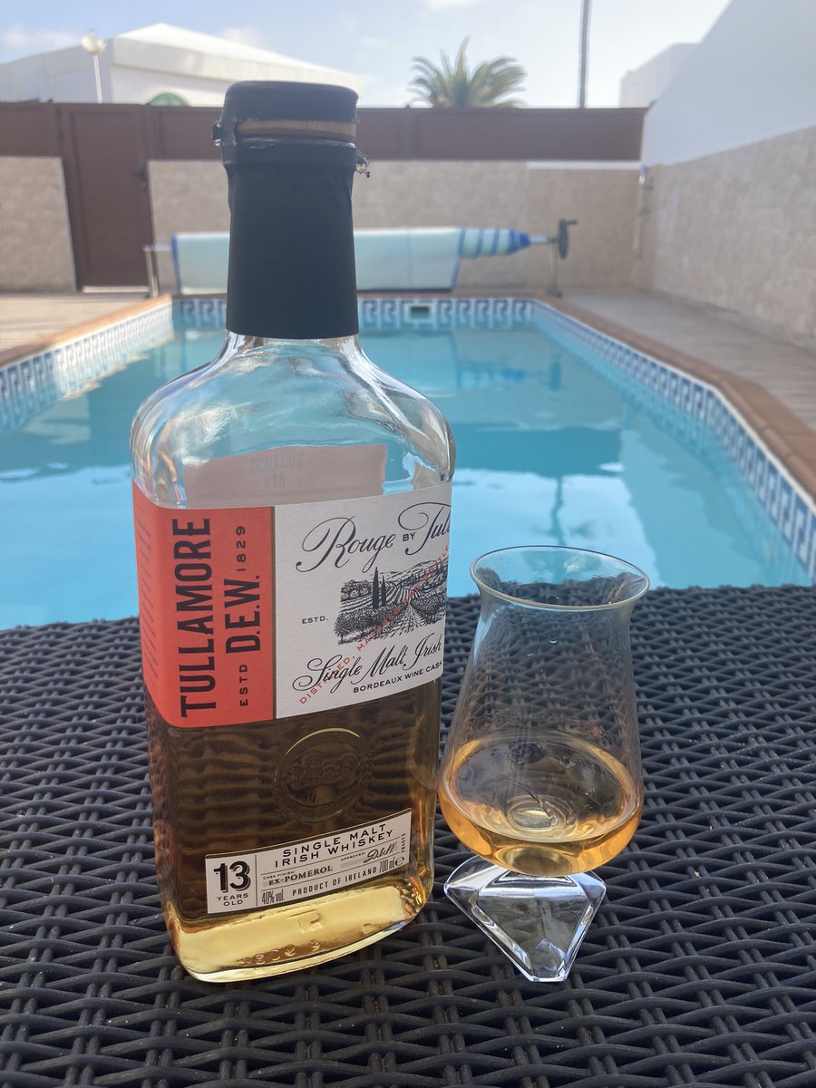 Travel tip! Don’t pass through an Irish airport without purchasing a bottle of <a href="/TullamoreDEW/">Tullamore D.E.W.</a> rouge. Quality drop. Doesn’t disappoint 👌sláinte 🥃 #fridaynightdram