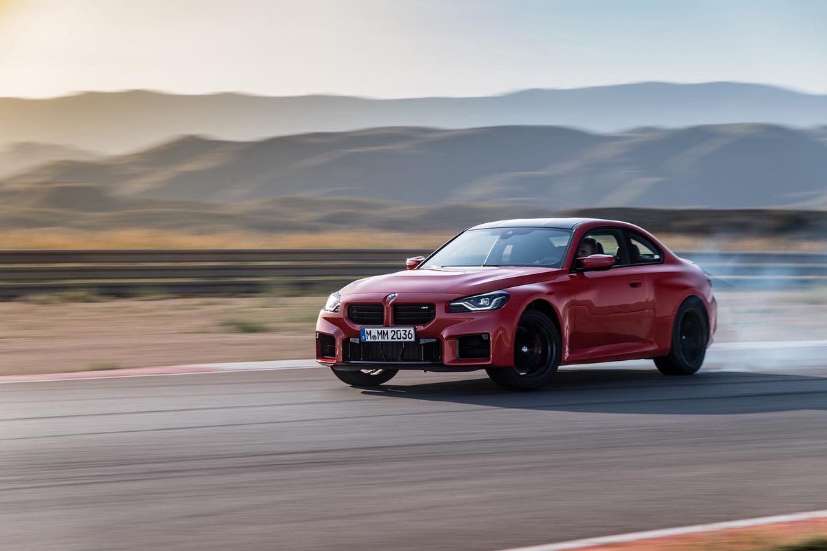 MotorPias_of's tweet photo. Llega el nuevo @BMWEspana @BMWGroupEspana M2.
Llega una nueva generación para el M coupé más pequeño. 
Ahora trae grandes cambios y novedades, además de estrenar nueva versión con caja de cambios manual. 
#m2 #bmw #bmwespaña #bmwserie2 #bmwm2 https://t.co/UhvQAAJD1z