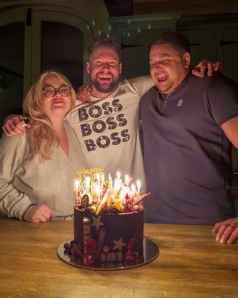 calumscott's tweet photo. BIRTHDAY! Massive thank you to everyone who wished me a happy birthday! Been away with some cracking people to celebrate 3x birthdays and it’s been exactly the R&amp;R I’ve needed before the Asia shows!! ♥️🎂 https://t.co/kaaBY9k3zt