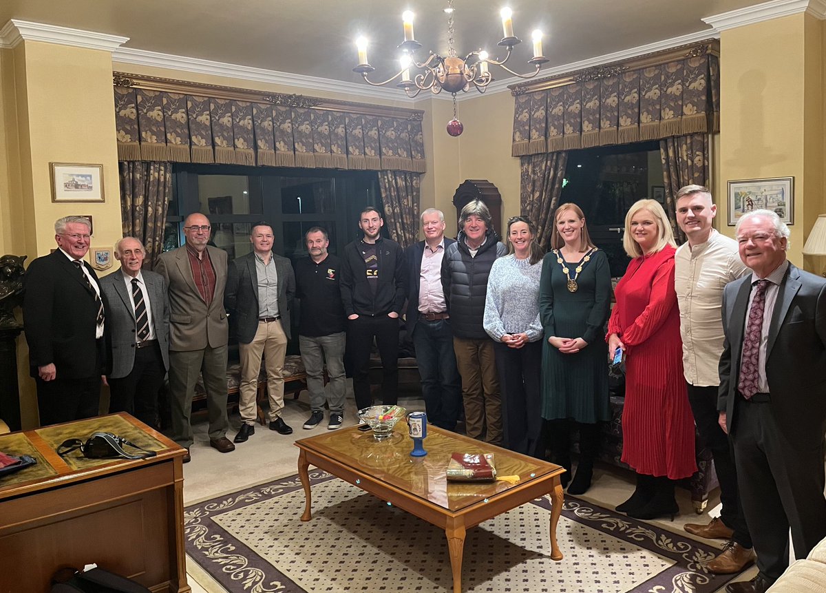 Great to have <a href="/CarryduffCLG/">Carryduff GAC</a> in Lisburn tonight to recognise their historic #50Years &amp; continue to build lasting relationships with <a href="/lisburnccc/">LCCC</a> 👏🏻 🟣🟡

A great evening with the club’s Committee, <a href="/CllrSiLee/">Si Lee</a> &amp; #CllrHenderson with special thanks to DMayor @MichelleGuy4 for hosting👏🏻