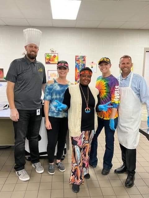 Had a great time playing Celebrity Chef at @EHGreeneSchool and <a href="/MapleDaleElem/">Maple Dale Elem</a> today! Tag teamed with <a href="/BradRLovell/">Brad Lovell</a> to serve the kiddos! #WeAreAviators