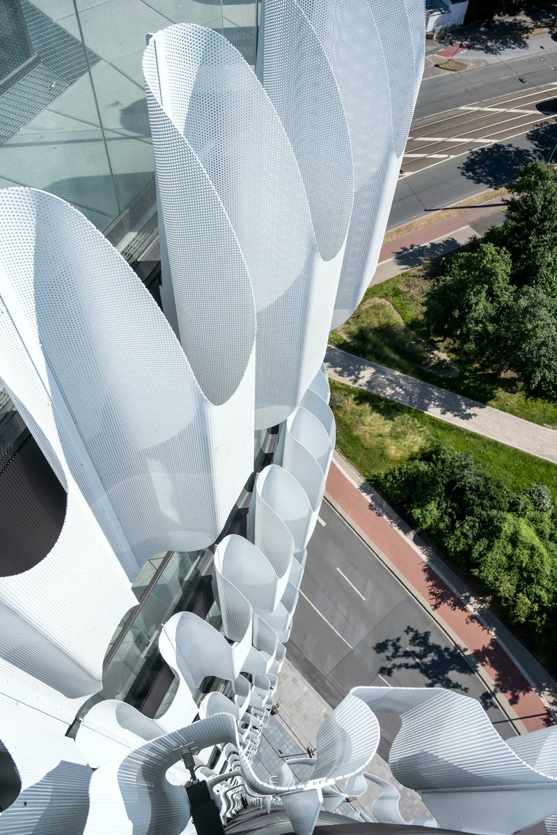 archinect's tweet photo. J. MAYER H. unveils ZIPPER - RKM 740, a new hybrid healthcare-residential tower in Düsseldorf
https://t.co/mUzbgY2rvL
#HealthcareDesign #JMayerH 📸 David Franck https://t.co/nKYtmF8F04
