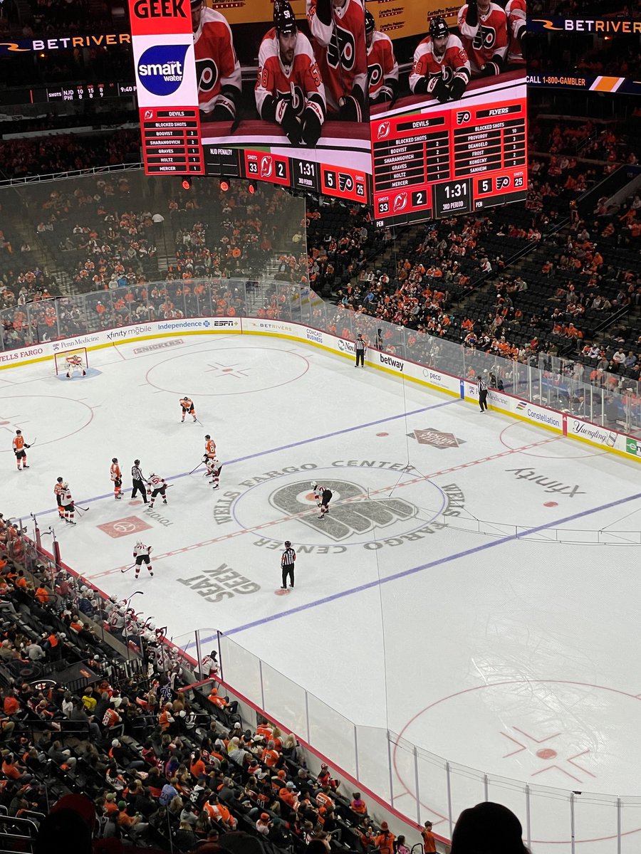 BCOpportunity's tweet photo. #TeamBCOC got to enjoy the @NHLFlyers season opener last night courtesy of our incredible #communitypartner, @Philabundance! We had such a blast, and we can't thank them enough for this amazing opportunity! ๐งก๐ค https://t.co/kGUwRLgisf