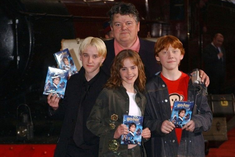 T22positivity's tweet photo. Not Tom related but we all know the Harry Potter cast is like a family.
So heartbroken to the loss of Robbie Coltrane, sending prayers and love to his family, friends and fans. May he rest in peace. 🕊️🤍

“There's no Hogwarts without you, Hagrid.”

Raise your wands for Rebeus. https://t.co/5YgXoSCExW