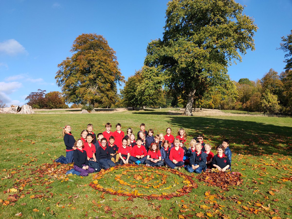 Rendcombjuniors's tweet photo. Year 3/4 pupils enjoyed collecting a variety of leaves from @RendcombCollege’s parkland to create some beautiful #LeafArt in the #Autumn sunshine. #ForestSchool #OutdoorEducation #Cotswolds  #IndependentSchool https://t.co/1QlnWgm8I1