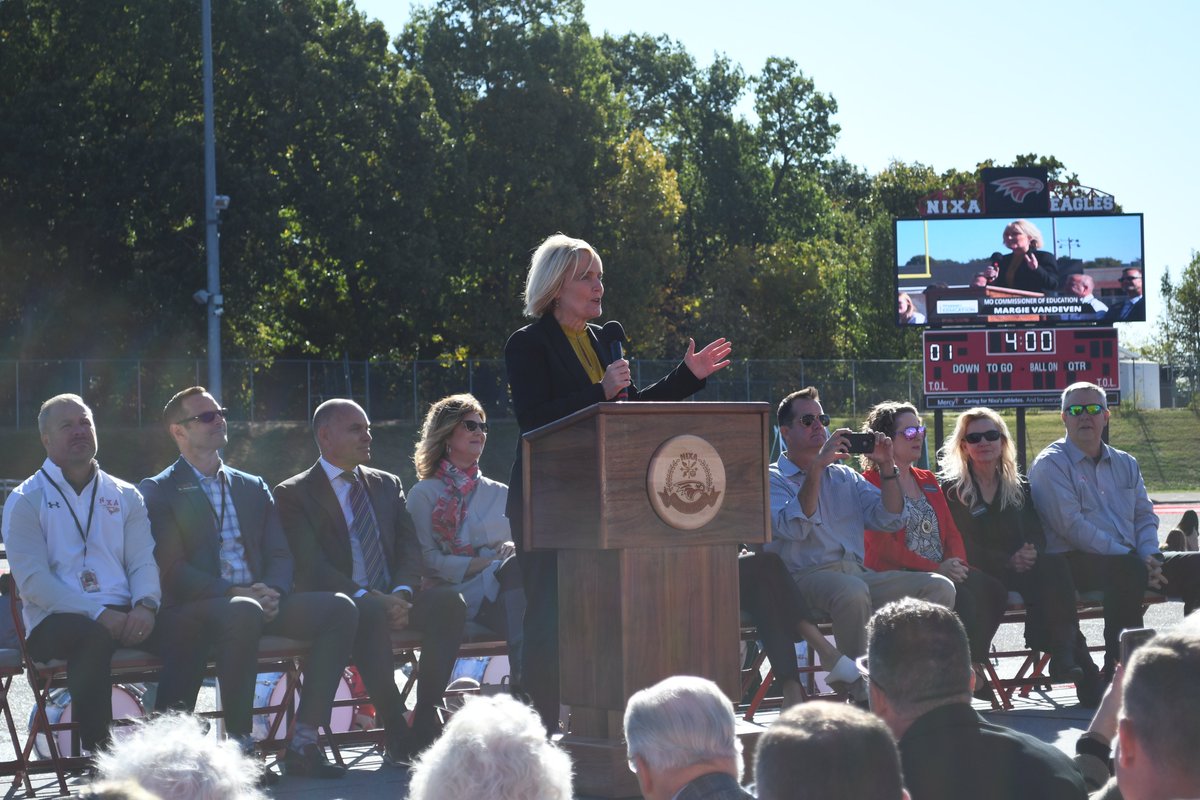 Exciting morning! @MoCommissioner was able to celebrate with @NixaSchools’ Blue Ribbon Award. Huge congrats to Nixa Public Schools and all our Blue Ribbon Schools!