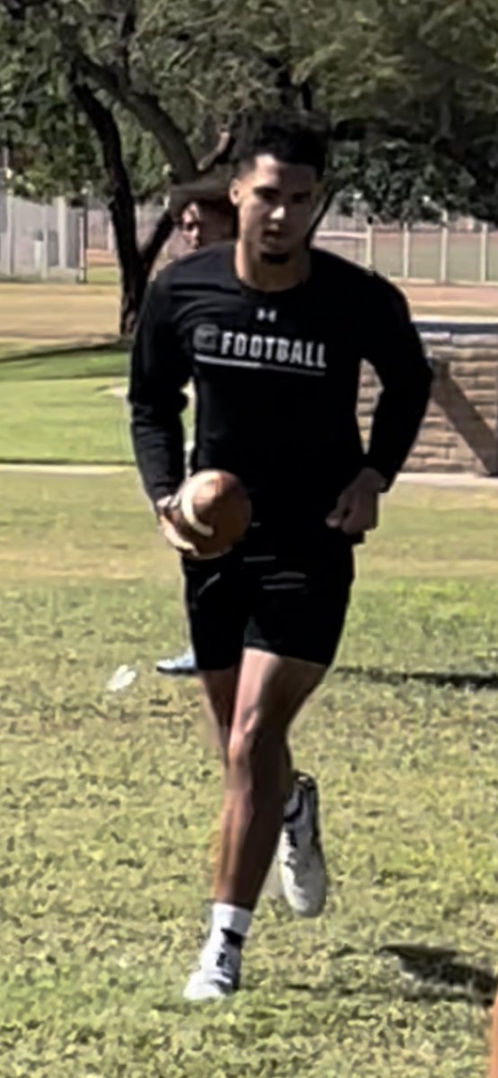 JamesDanielsPop's tweet photo. “Big Kid” getting bigger & better!🏈🎯 @GamecockFB @jalendaniels_ @Elev8QBacademy Product! #AintNoByeWeek #JustWork https://t.co/C7gzMppjkh