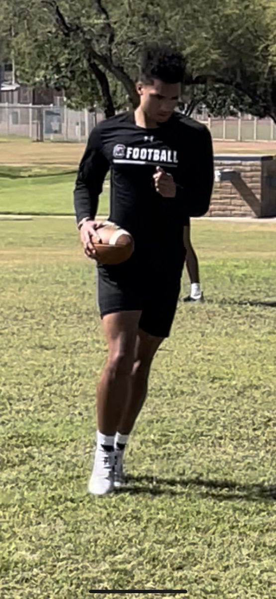 JamesDanielsPop's tweet photo. “Big Kid” getting bigger & better!🏈🎯 @GamecockFB @jalendaniels_ @Elev8QBacademy Product! #AintNoByeWeek #JustWork https://t.co/C7gzMppjkh