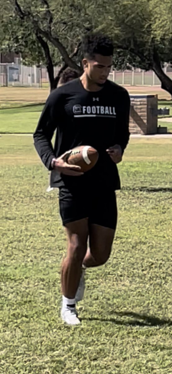 JamesDanielsPop's tweet photo. “Big Kid” getting bigger & better!🏈🎯 @GamecockFB @jalendaniels_ @Elev8QBacademy Product! #AintNoByeWeek #JustWork https://t.co/C7gzMppjkh