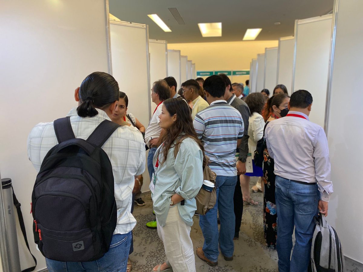 RedBioOficial's tweet photo. Sesión de pósters en el #Congreso #RedBio 👨‍🔬👩‍🔬

#REDBIO2022 https://t.co/gordd7MeZf