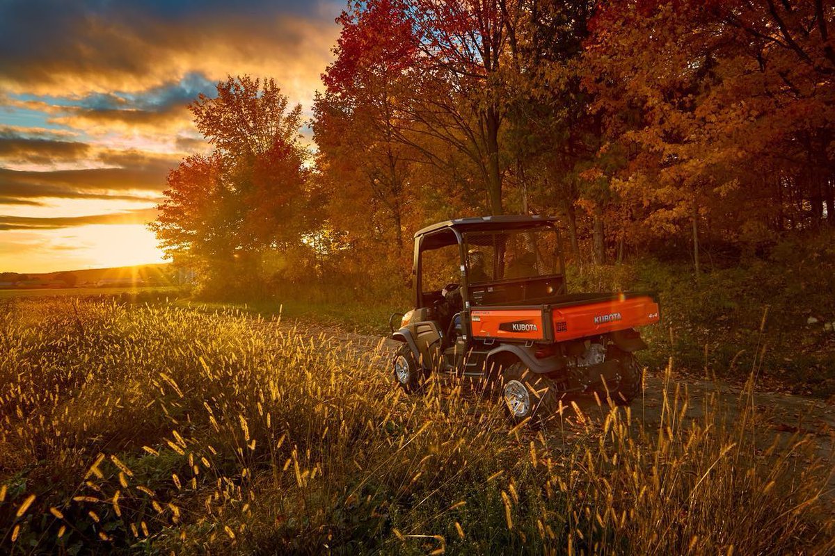 Another beautiful picture sent to us by the extremely talented @fahriyavuzphoto! Who else is enjoying our beautiful weeks of fall in Western Canada before the snow hits? 🤣