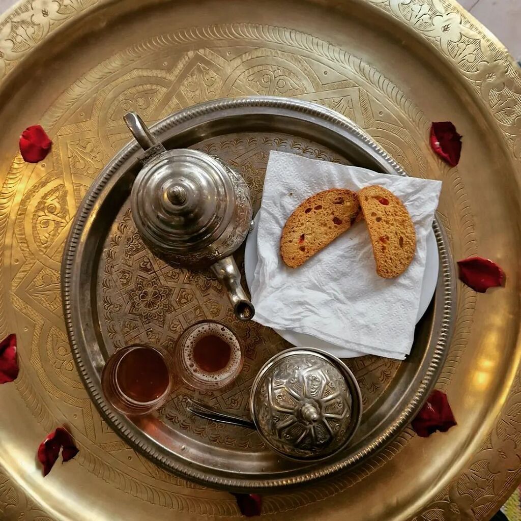 BseMoody's tweet photo. Welcome to #Marrakech 

#riad #welcome #marokko #🇲🇦 #travel #pictureoftheday #tea #relax #arrival #teaceremony https://t.co/SJWo9h06E4 https://t.co/8CSW4JIoEu