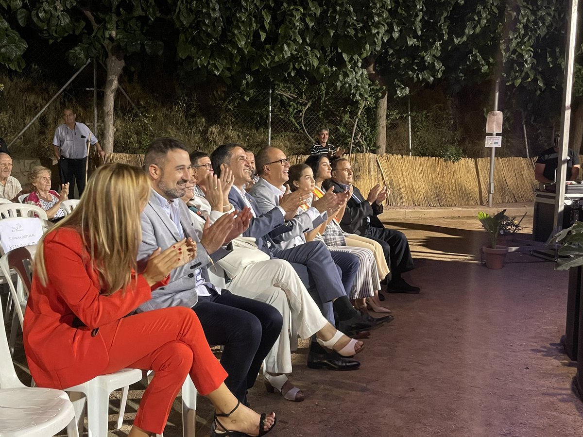 SerranoJAntonio's tweet photo. Hay pocas cosas más tradicionales en nuestra tierra que los trovos. Son auténtico #arte popular del que hoy hemos disfrutado gracias a la magnífica velada trovera organizada por la Peña Huertana 'La Breva'.

👏👏Los Cardosos y Tomás García son una apuesta segura. ¡Enhorabuena! https://t.co/U0e5FeJwMr