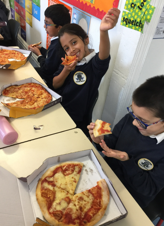 LutonOakwood's tweet photo. Our Y2 and 3 children had a wonderful time @pizzaexpress, learning how to make a pizza base and add yummy toppings! So many chefs! #chef #cookingisfun #pizza #lutonprimary 🍕🧑‍🍳👩‍🍳 https://t.co/ZuNIxcDmOm