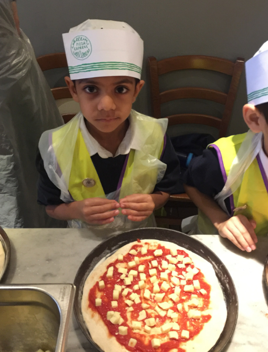LutonOakwood's tweet photo. Our Y2 and 3 children had a wonderful time @pizzaexpress, learning how to make a pizza base and add yummy toppings! So many chefs! #chef #cookingisfun #pizza #lutonprimary 🍕🧑‍🍳👩‍🍳 https://t.co/ZuNIxcDmOm