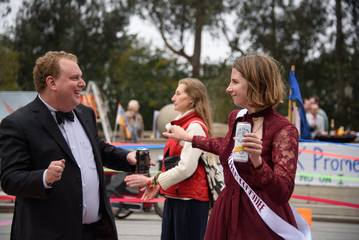 ehuston101's tweet image. Vote yes on J, 'm'kay? 
Prom on the Prom with all you beautiful people is why.