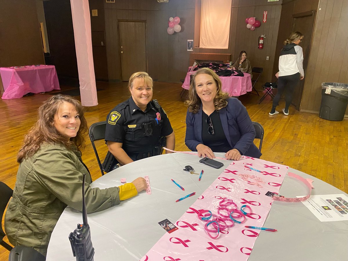 CincyPDLTCDavis's tweet photo. Continuing the fight at the Back the Rack Breast Cancer Awareness event at Queen City Local 69 FOP hall.. https://t.co/hkuQmVvQwT