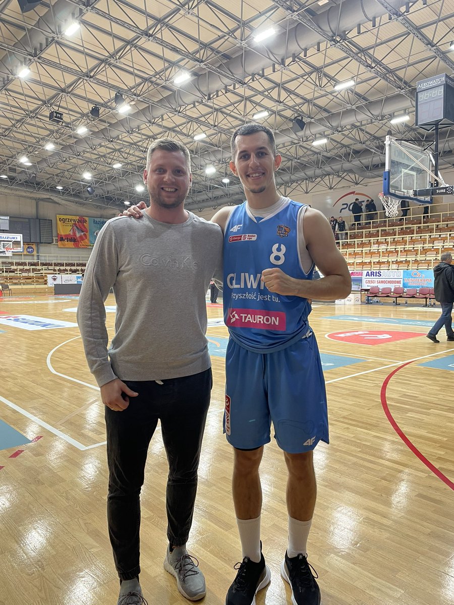 BrzezikVox's tweet photo. Siódmy rok razem w @vox_management and still counting!
Szymon Ryżek przeszedł strasznie długą i wyboistą drogę do tego miejsca, w którym jest! Dzisiaj S5 w barwach @GTKGliwice! 
Wzór! No pain No gain 💪🏻
#plkpl https://t.co/yBHEkITx80